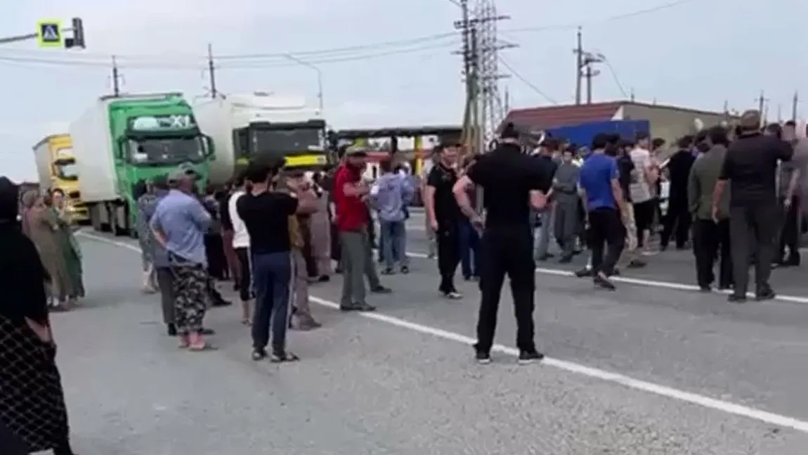 Ruşii se revoltă faţă de mobilizarea ordonantă de Putin. Proteste masive şi confruntări violente cu poliţia în Daghestan