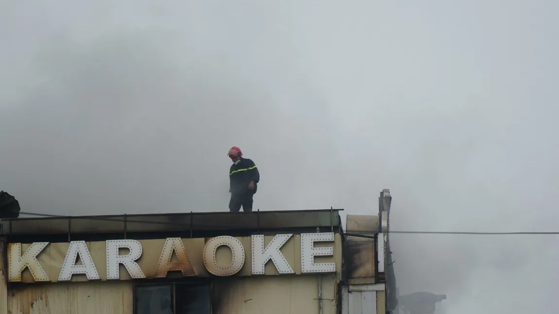 Incendiu devastator într-un bar karaoke. 13 petrecăreţi au murit mistuiţi de flăcări, zeci au suferit arsuri grave