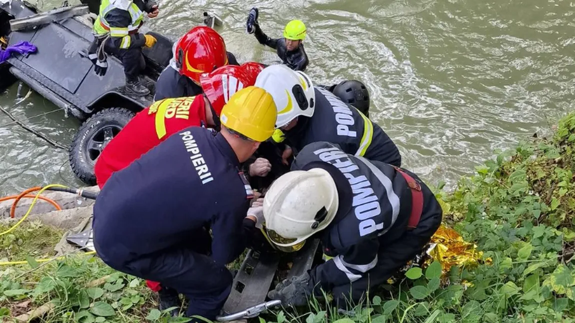 Accident groaznic, au plonjat cu jeep-ul în râu. Tinerii din interior n-au avut nicio şansă de supravieţuire FOTO