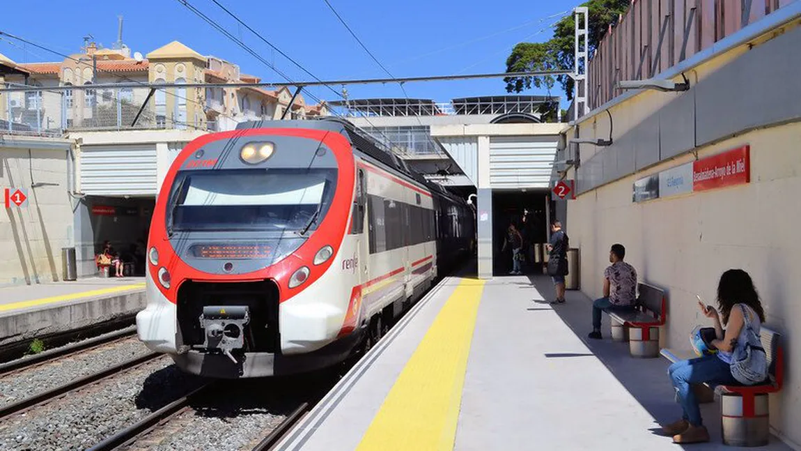 Un milion de abonamente gratuite pentru călătoriile cu trenul, măsură extremă luată de Spania pentru stoparea inflaţiei. Guvernul le cere oamenilor să renunţe la maşini