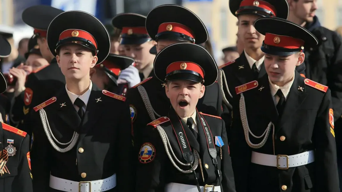 Putin vrea să înfiinţeze centre de educaţie patriotică, pregătire sportivă şi militară pentru tinerii ruşi