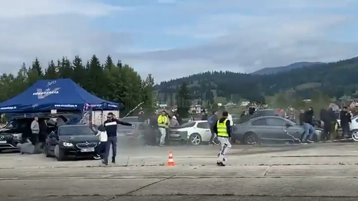 VIDEO Un BMW scăpat de sub control a intrat într-un spectator în scaun cu rotile al unui concurs auto la Vatra Dornei