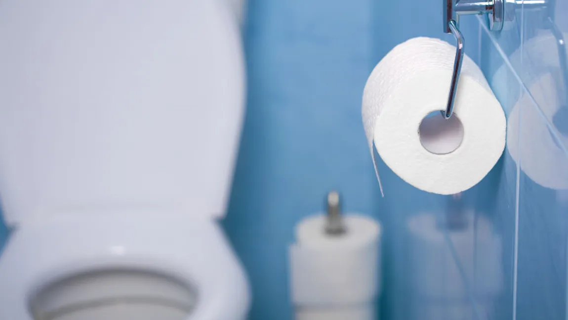Taxa pe toaletă într-o cunoscută stațiune turistică a stârnit un adevărat scandal: „Românul decide singur unde e WC-ul!”