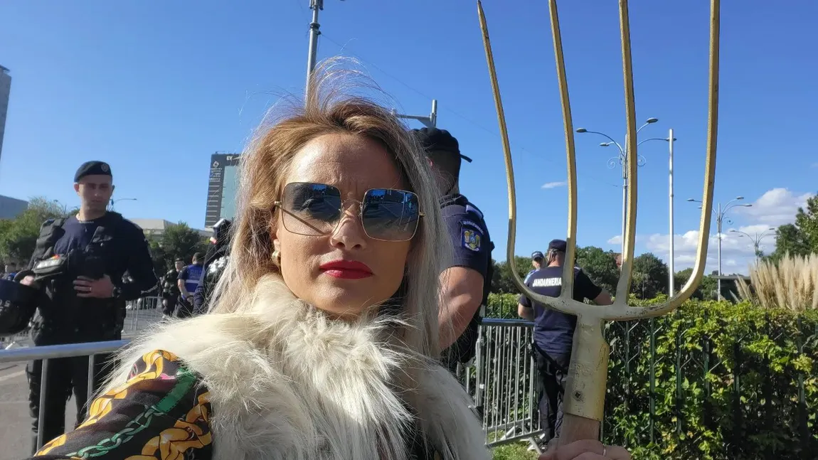 VIDEO EXCLUSIV Scandal la şcoala unde predă Amalia Bellantoni. Vedeta contestată de părinţi a sunat la 112 VIDEO