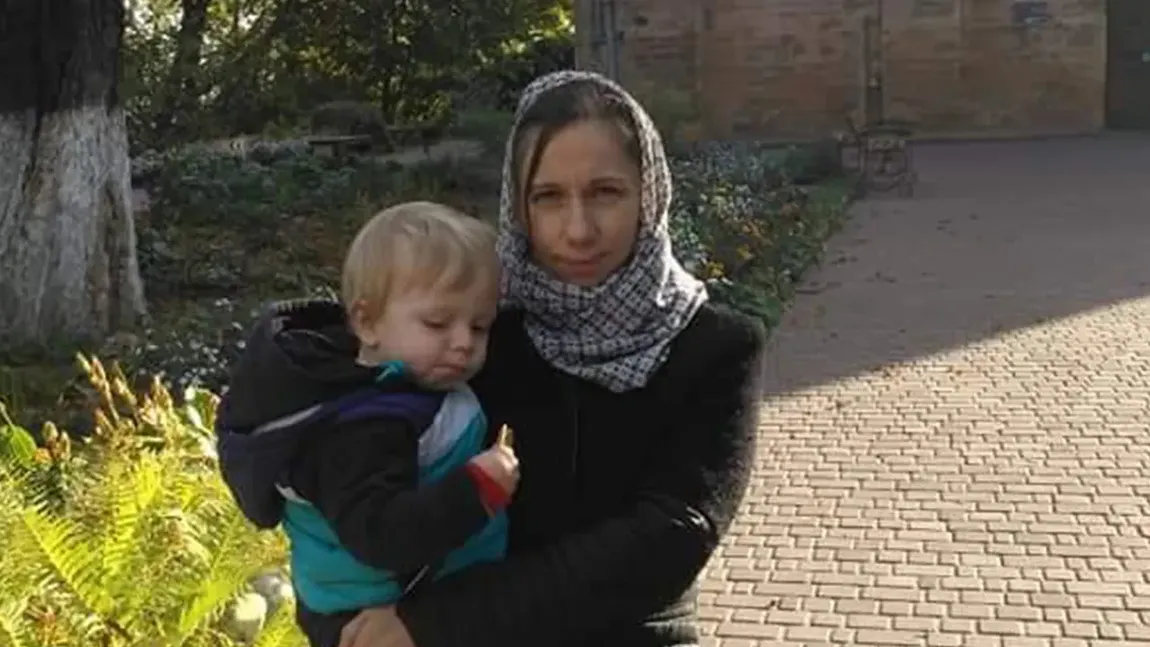 Copilul ucrainean rămas orfan după ce mama sa, medic, a murit în bombardamentele din Kiev, va fi crescut de bunic: 