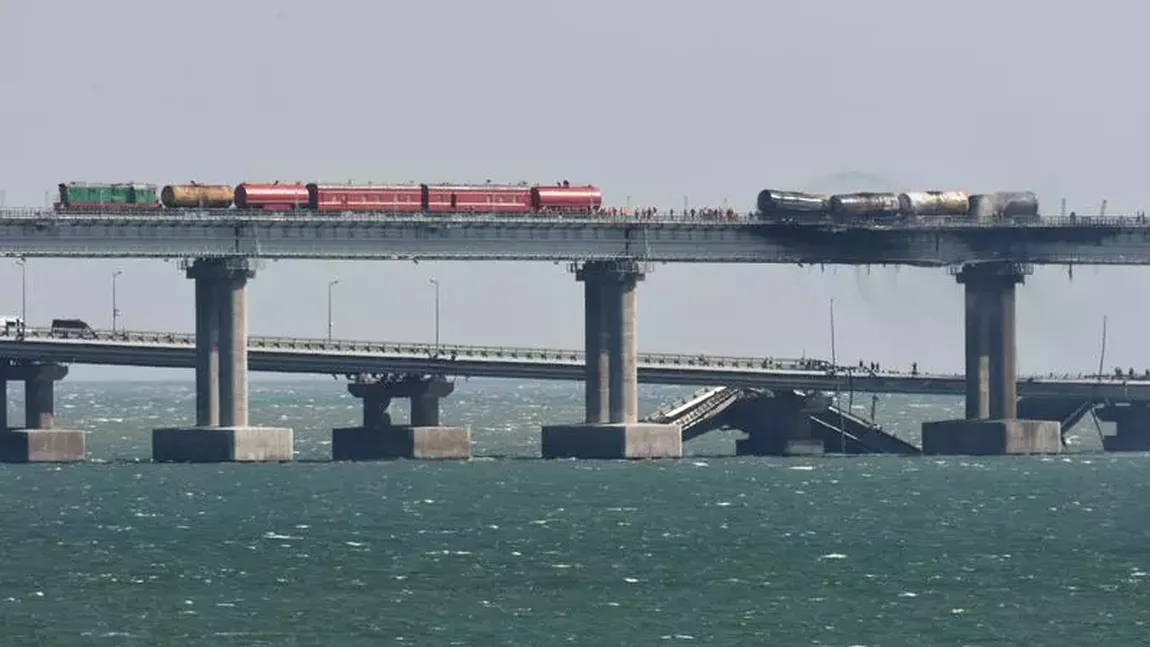 Traficul feroviar pe podul Kerci din Crimeea a fost reluat. Trenurile de pasageri vor începe să circule pe timpul nopții