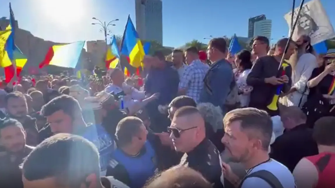 VIDEO: Bătaie în Piața Victoriei, la protestul antiguvernamental. Diana Șoșoacă: „Ajutor, să vină jandarmii!