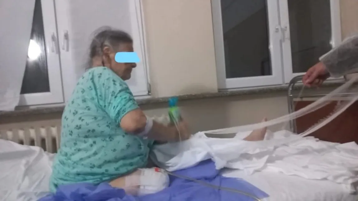Bătrâna batjocorită la spitalul din Craiova a murit. Rudele acuză infirmierele că au lăsat- să se chinuie cu piciorul amputat pentru că 