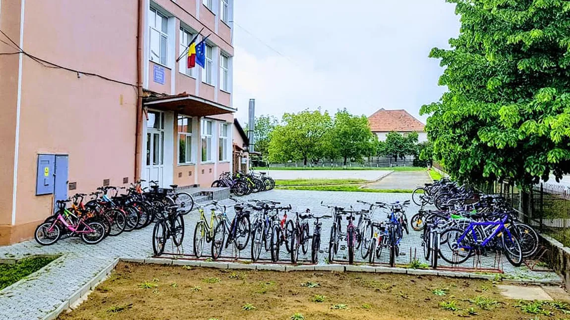 Inspectoratul Şcolar Dolj cumpără biciclete pentru elevii care au abandonat şcoala, dar vor să se întoarcă la cursuri