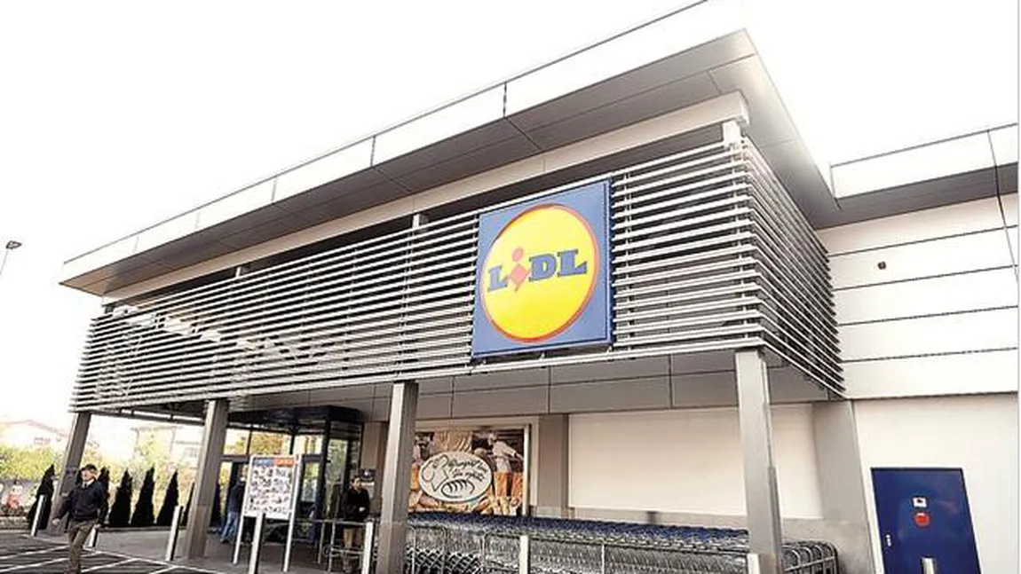 Produse tradiţionale de Crăciun, în oferta Lidl de weekend. Preţuri incredibile la cozonac, tobă şi piftie. Cadouri la preţ de chilipir