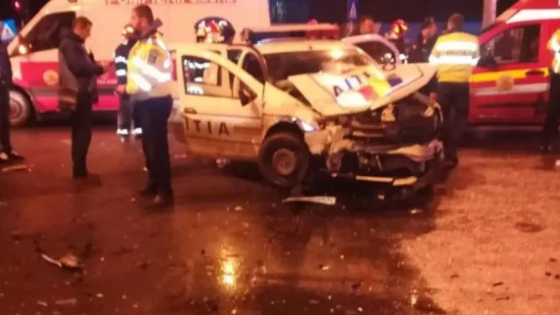 Accident grav: polițiștii și-au făcut mașina de serviciu „conservă