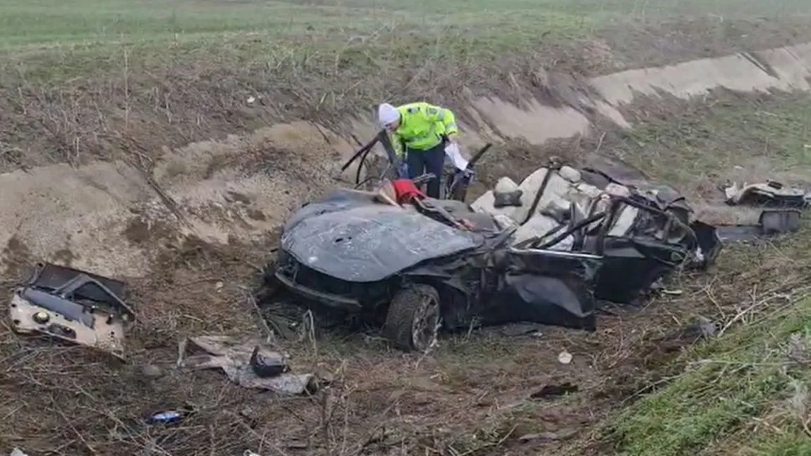 VIDEO Accident horror la Constanţa. Trei persoane au murit pe loc după ce un BMW s-a răsturnat într-un şanţ