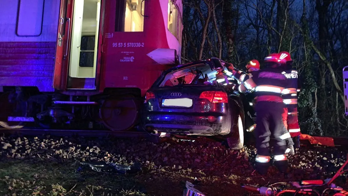 Maşină spulberată de tren în Timiş. Şoferul a rămas încarcerat. Accident cu patru victime şi la Brăila