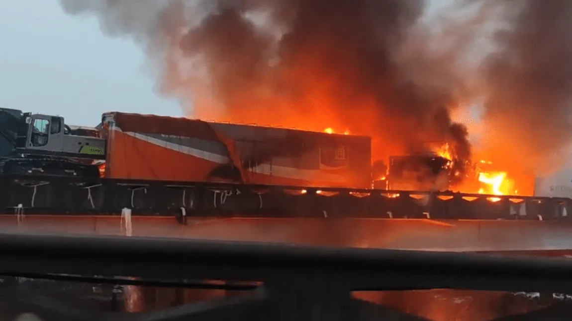 Carambol teribil pe autostradă. Sunt 16 morţi şi mulţi răniţi. VIDEO imediat după impact