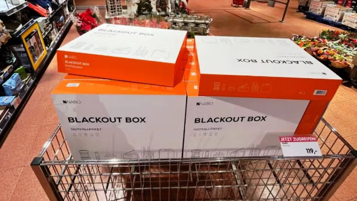 Supermarketurile au început să vândă kituri pentru blackout. Cât costă şi ce conţine