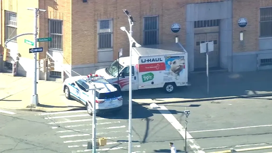 VIDEO ŞOCANT Un bărbat intră cu camionul în pietonii de pe trotuar în New York