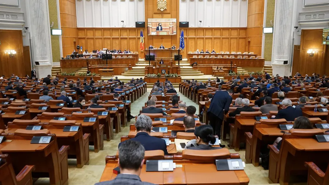 Ce salarii şi beneficii au parlamentarii români. Totalul poate ajunge la sume scandaloase!