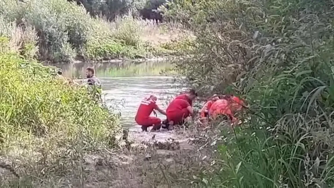 Sfârșit tragic pentru un adolescent de 15 ani. A murit înecat într-un canal din Bistrița