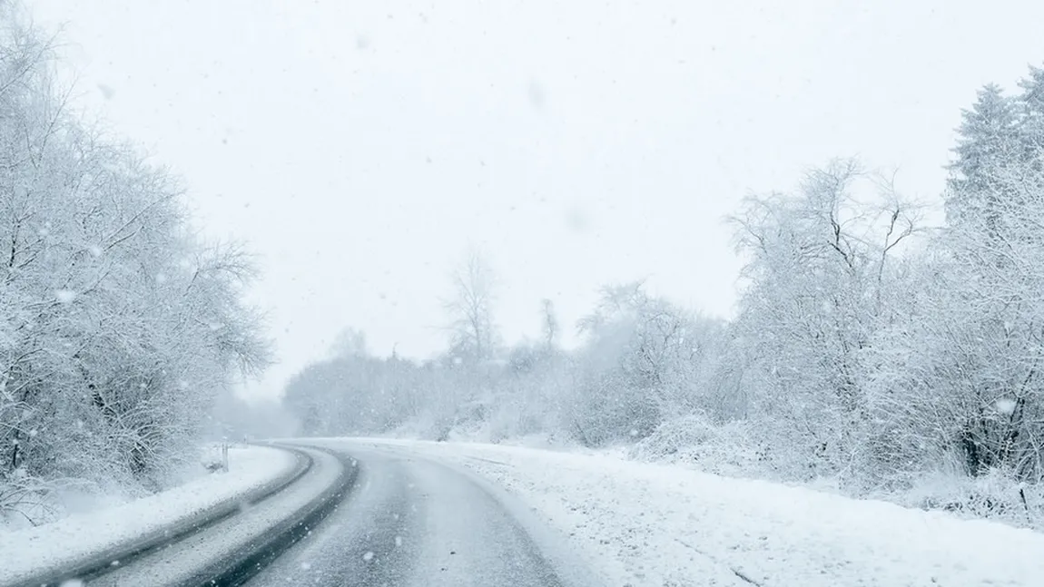 Val de aer polar peste România. Cod roșu de viscol puternic la munte. Ninsori și ploi în mai multe județe