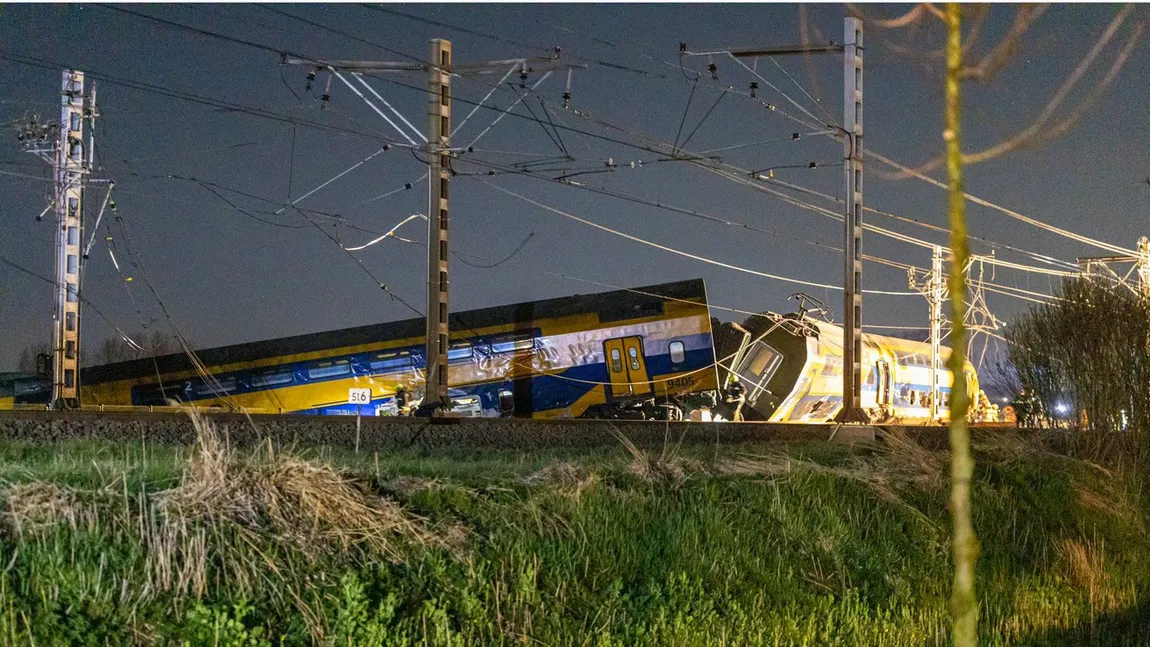 FOTO: Accident feroviar deosebit de grav. Un deces și zeci de persoane rănite