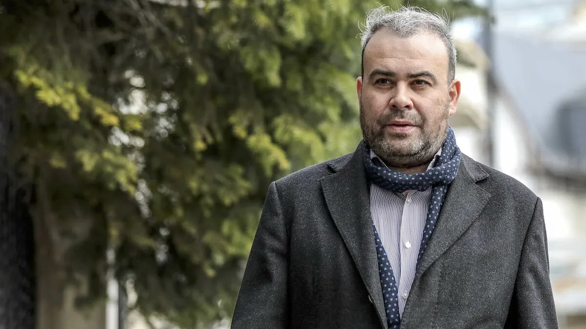 Condamnat la şase ani de închisoare în România, Darius Vâlcov şi-ar fi deschis o bancă în Italia. 