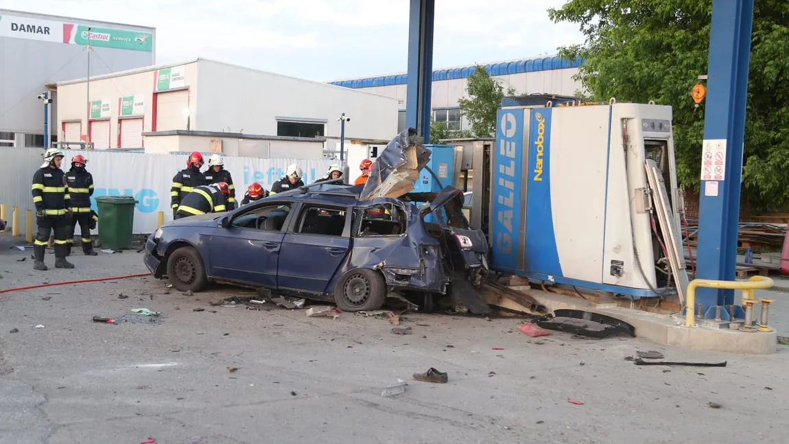 FOTO: Accident oribil într-o stație GPL din România. O mașină a explodat: primul deces a fost confirmat