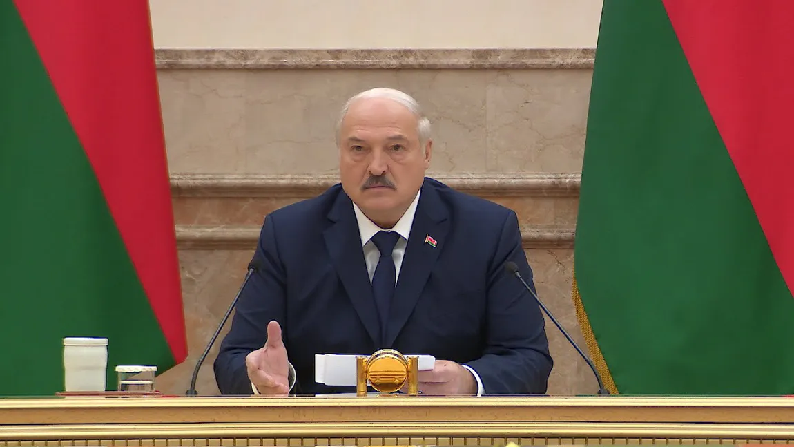 Prima apariţie publică a lui Lukaşenko, după ce s-a zvonit că ar fi grav bolnav: 
