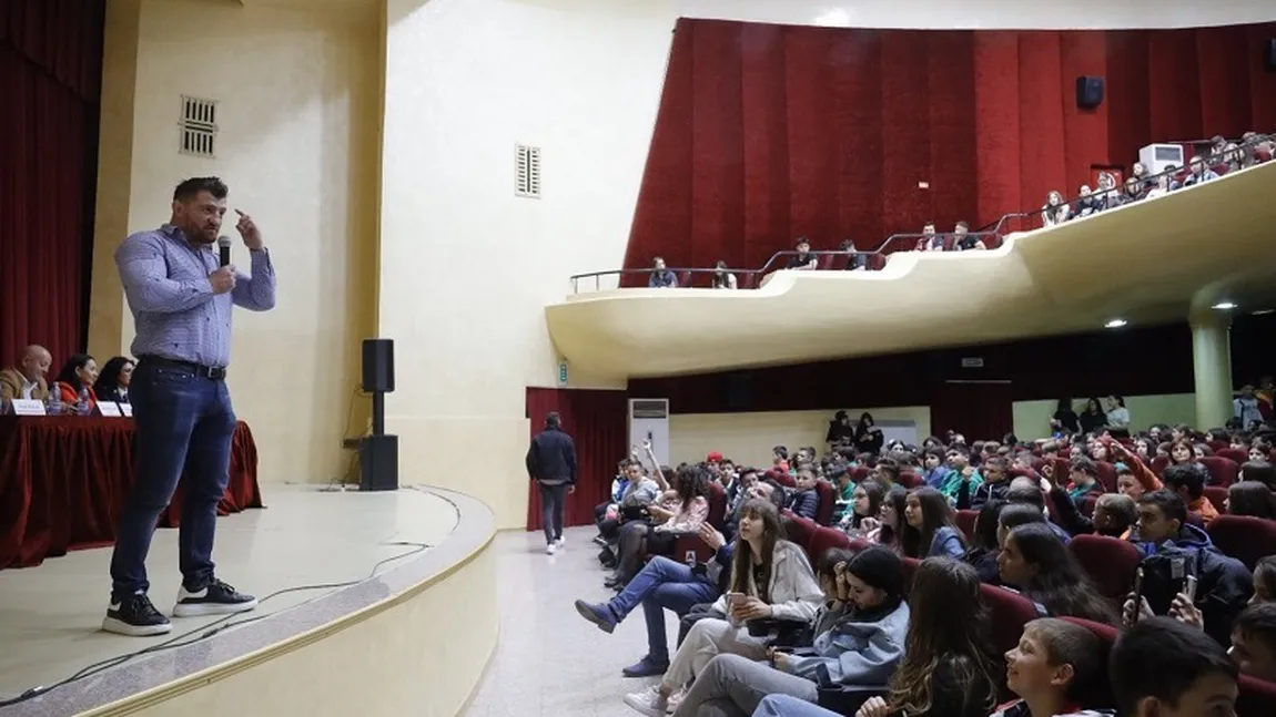 Cătălin Moroşanu, campanie anti-bullying în şcoli: 