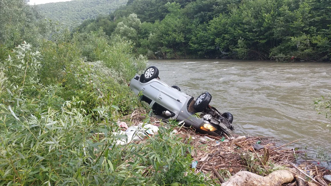 Accident grav! Bunicul care s-a răsturnat cu maşina este de negăsit VIDEO