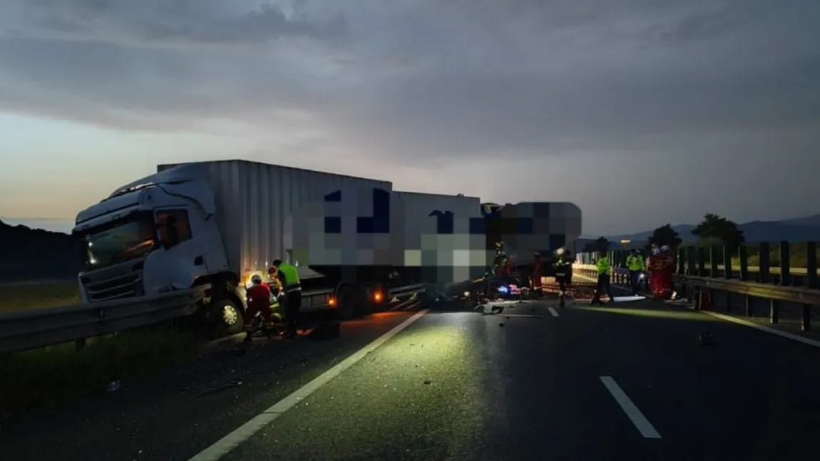 Accident cumplit pe A1. Două TIR-uri s-au ciocnit în zona municipiului Sibiu, un tânăr șofer de 23 de ani a murit