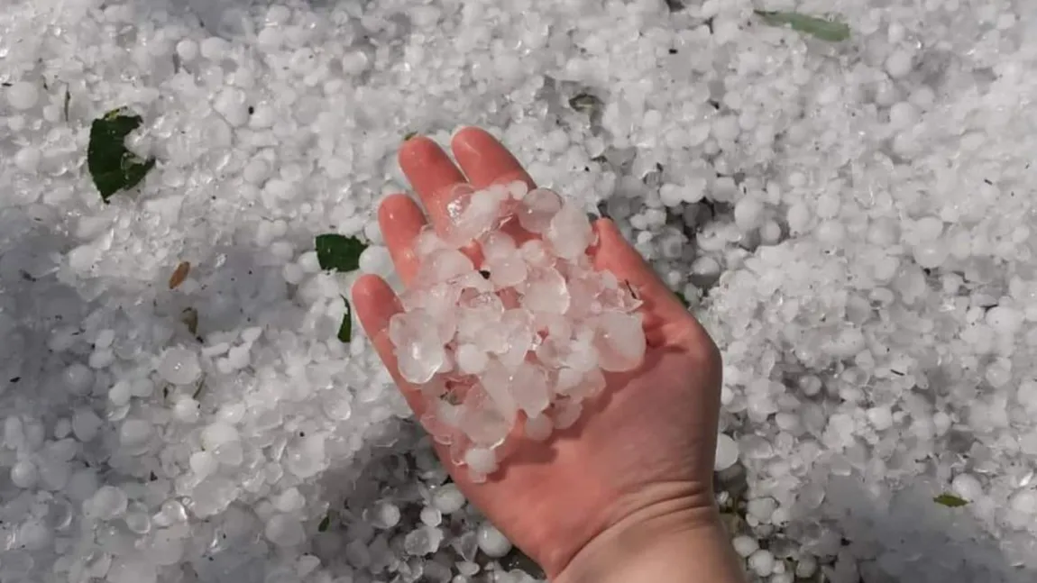 Furtuna a făcut prăpăd în ţară. ANM anunţă noi ruperi de nori în orele următoare
