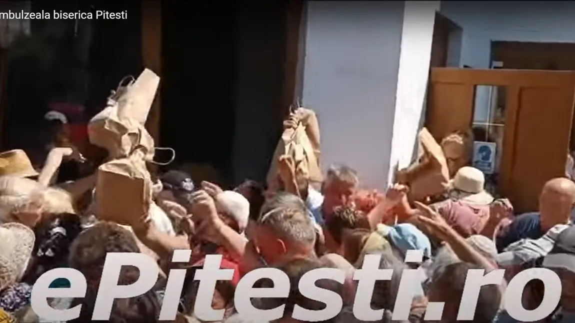 Zeci de enoriași s-au călcat în picioare pentru o icoană şi o pungă cu pâine, colivă şi o porţie de cartofi prăjiţi cu cârnaţi, la o biserică din Pitești