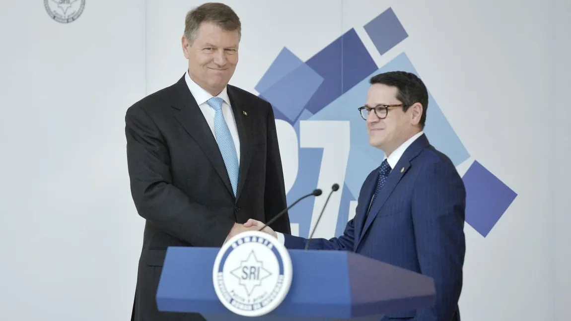 Klaus Iohannis l-a decorat pe Eduard Hellvig cu Ordinul Național „Steaua României” în grad de Comandor: 