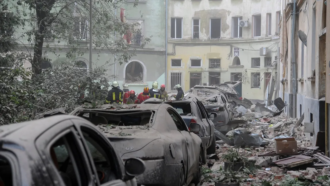 Patru morţi în Lvov în urma unui atac rusesc cu rachete asupra unui bloc de locuinţe