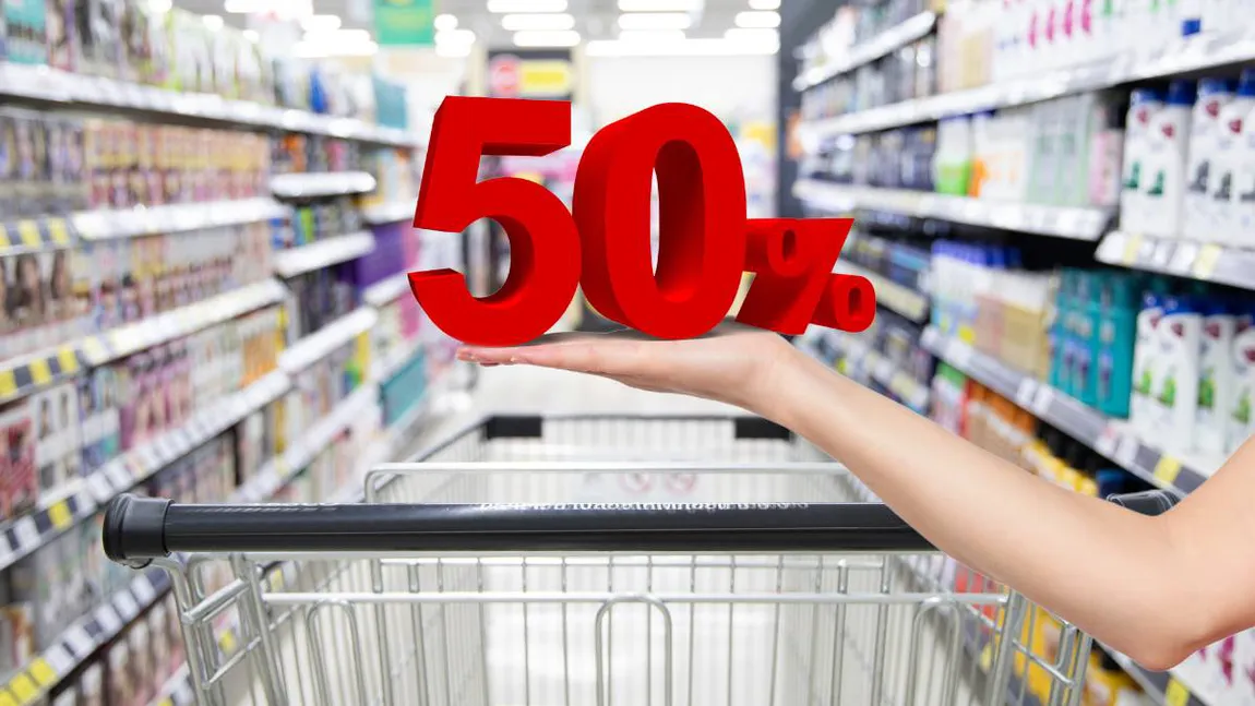 Primul lanţ de supermarketuri din România care a redus preţurile şi cu 50%. Lista produselor alimentare mai ieftine