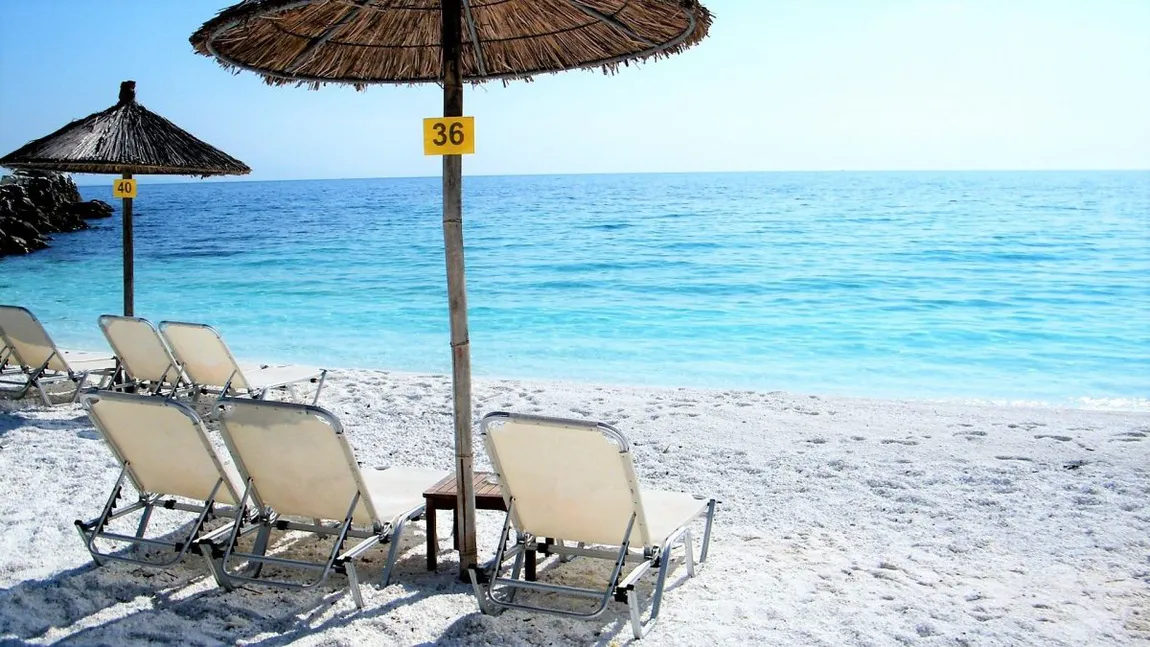 Câțiva turiști români au chemat poliția în Thassos, după ce au aflat prețul umbrelei de pe plajă: 