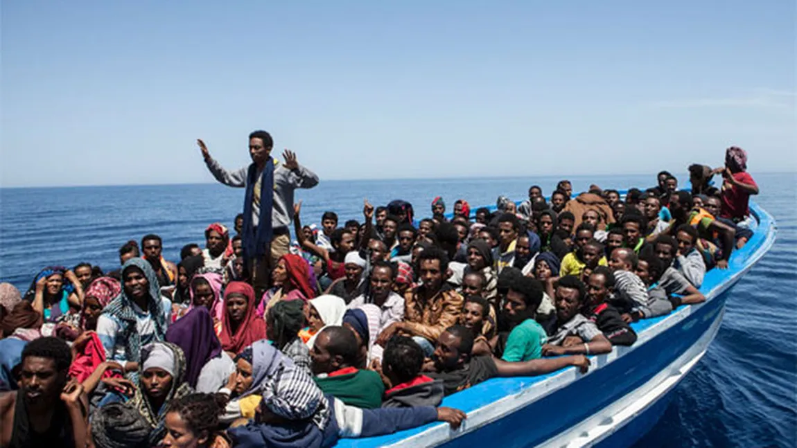 Peste 60 de persoane au murit în largul Africii de Vest după ce o navă cu migranți a fost găsită în derivă