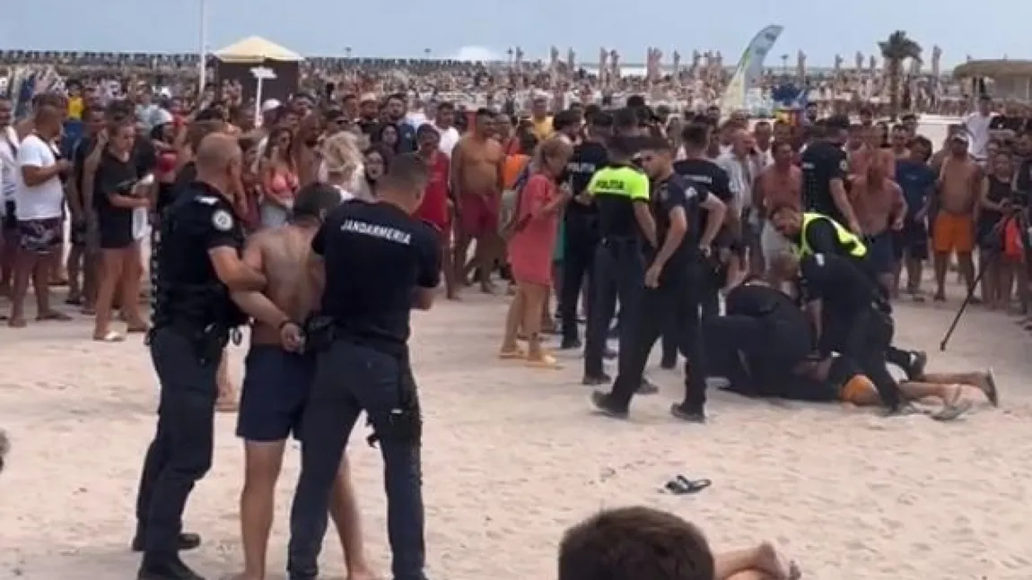 VIDEO Bătaie ca-n Şapte Păcate, pe plaja din Costineşti, între poliţişti şi mai mulţi scandalagii. Godină publică imaginile şi îşi apără colegii