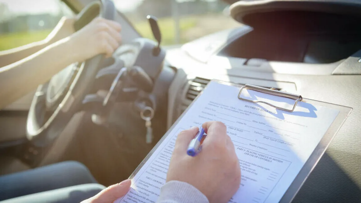 Un bărbat din Belgia și-a angajat o sosie pentru a da examenul auto în locul lui, după ce a picat de 12 ori
