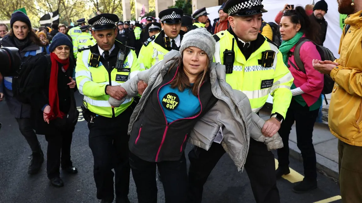 VIDEO Greta Thunberg, arestată la Londra în timpul unui protest împotriva industriei petroliere