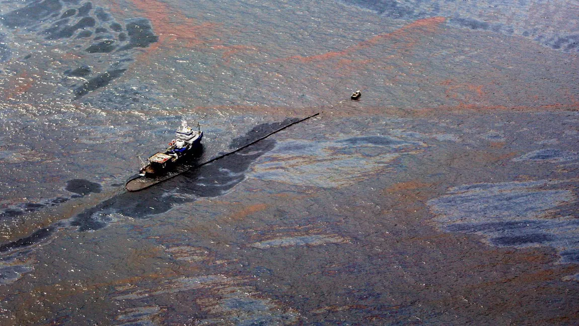 Dezastru ecologic! Peste 4,1 milioane de litri de petrol scurse în Golful Mexic. Încă se caută sursa scurgerii