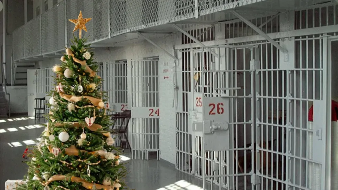 Ce vor avea pe masă deținuții din România de Crăciun. Meniul din penitenciare costă 5,5 lei pentru un om