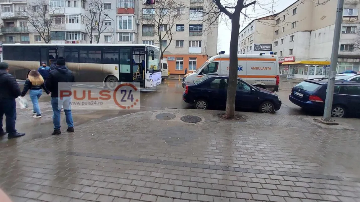 Un șofer de autobuz a murit la volan după ce i s-a făcut rău, în Bârlad. Autovehiculul a fost oprit de pasageri