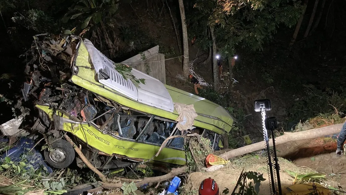 Accident teribil în Filipine: 25 de morţi după ce un autocar a căzut în prăpastie FOTO şi VIDEO