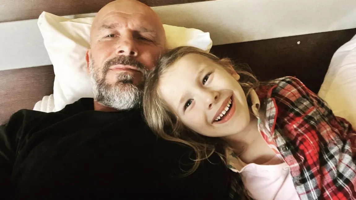 Cătălin Zmărăndescu este cel mai fericit tată. Fiica lui, Matilda, e de neoprit la doar 5 anișori: „Nu a vrut să mai lipsească de la antrenamente”