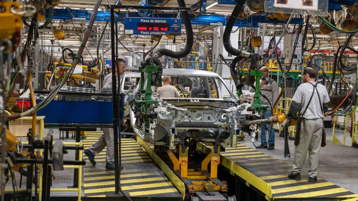 Sindicaliştii Dacia, succes răsunător în negocierile cu administraţia fabricii. Salariile angajaţilor cresc cu aproape 60%
