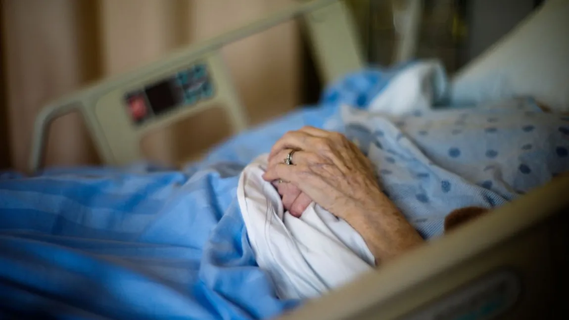 Caz ireal! O femeie din Ploiești a fost plimbată 35 de ore între spitale, după ce a suferit un AVC. A rămas cu sechele pentru că nu s-a găsit un medic neurolog
