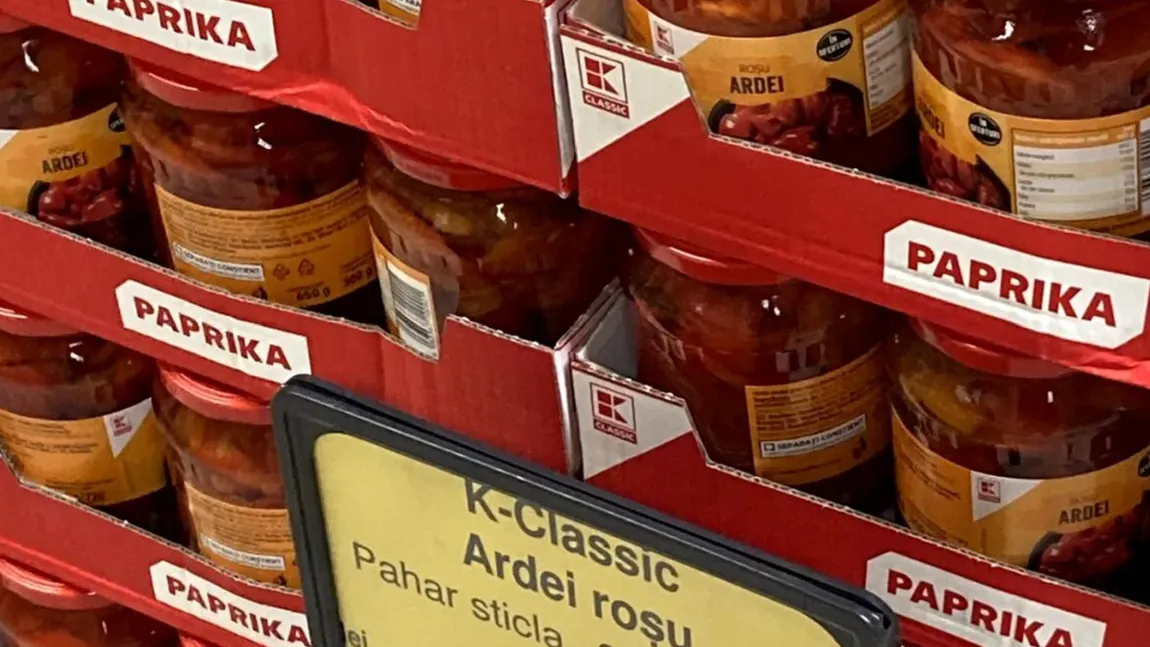 Cât costă un borcan de gogoșari murați în perioada sărbătorilor la Kaufland. Majoritatea românilor îi cumpără pentru salata Boeuf