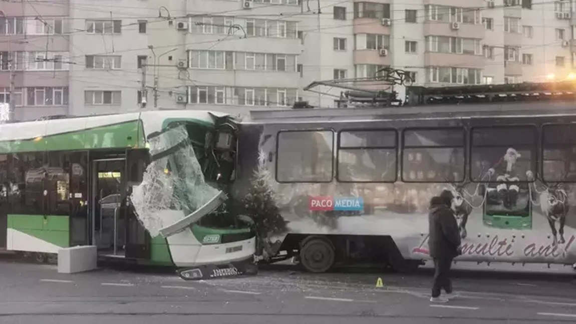 Accident grav soldat cu trei răniți. Două tramvaie s-au ciocnit în centrul Capitalei