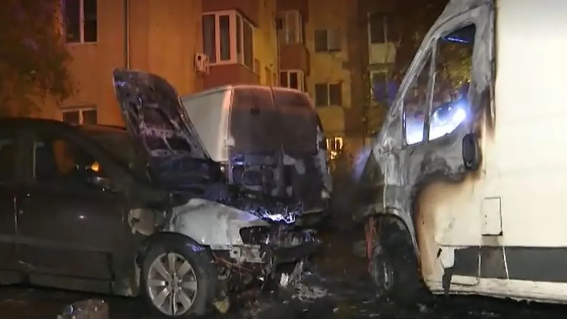 Șase mașini s-au făcut scrum într-un incendiu izbucnit într-o parcare. Incendiu la o navă care transporta cereale din Ucraina